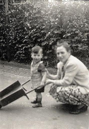 1943 Mutter u. Gustav Adolf