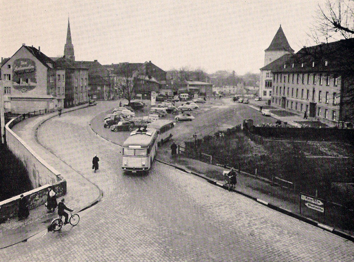 1954 Finanzamt, Rathaus